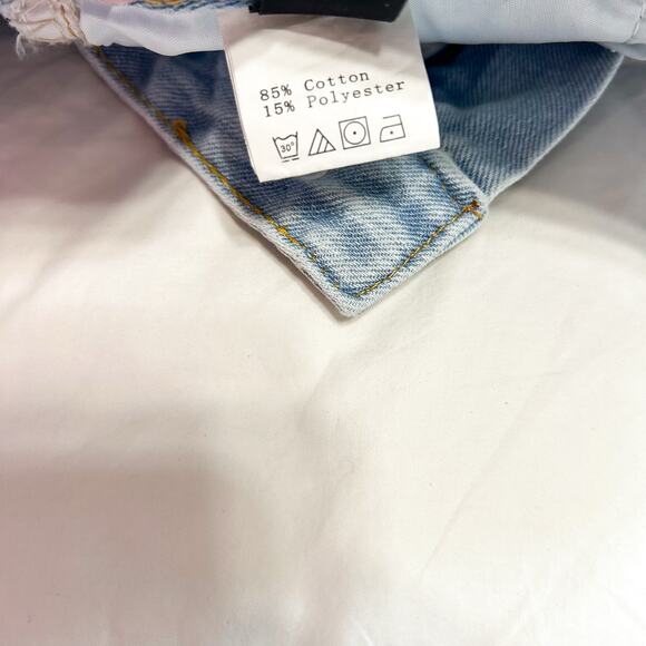 NWOT Shein High Rise Distressed Denim Shorts Light Wash Frayed Hem Women’s M - Picture 4 of 5